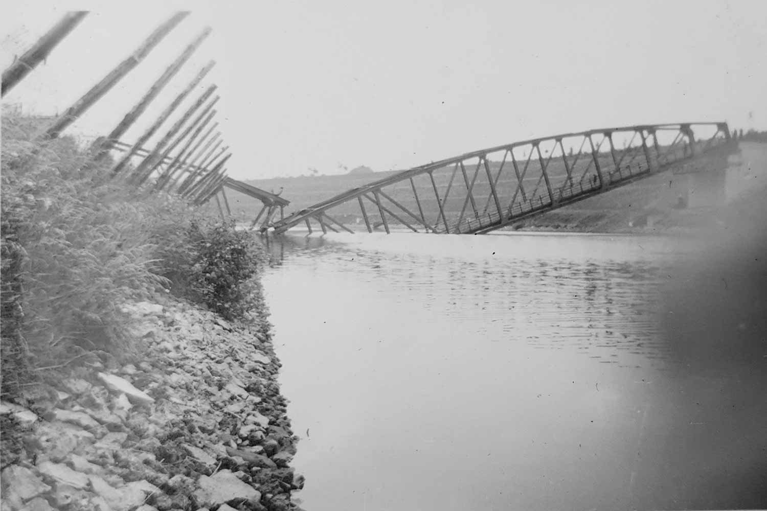 Elsloo Julianakanaal Opgeblazen Brug 1940 01 WillemPesch