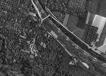 Terhagen in 1950. Het gehucht ligt dan nog geheel verscholen tussen de fruitweiden.