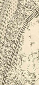 1935. De ingegraven spoorlijn te Terhagen. In het midden zijn goed de vergravingen als gevolg van de opschuiving van het spoor te herkennen.