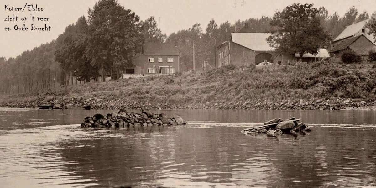 Oude burcht in de Maas